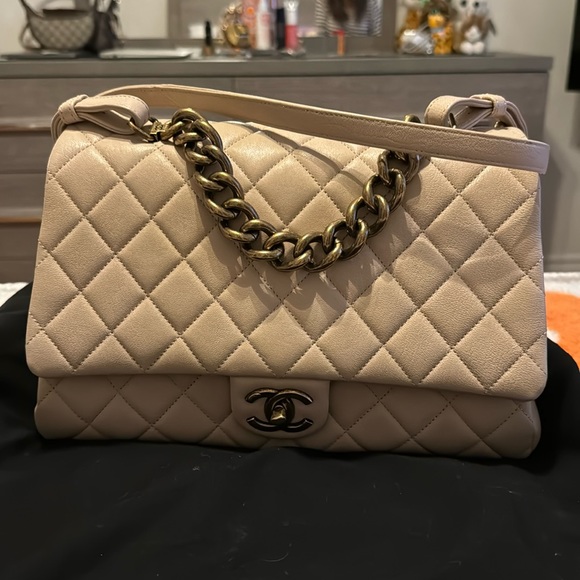 Authentic brand new Chanel handbag - Picture 2 of 15